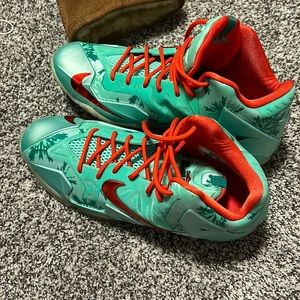 Lebron 11 GS christmas